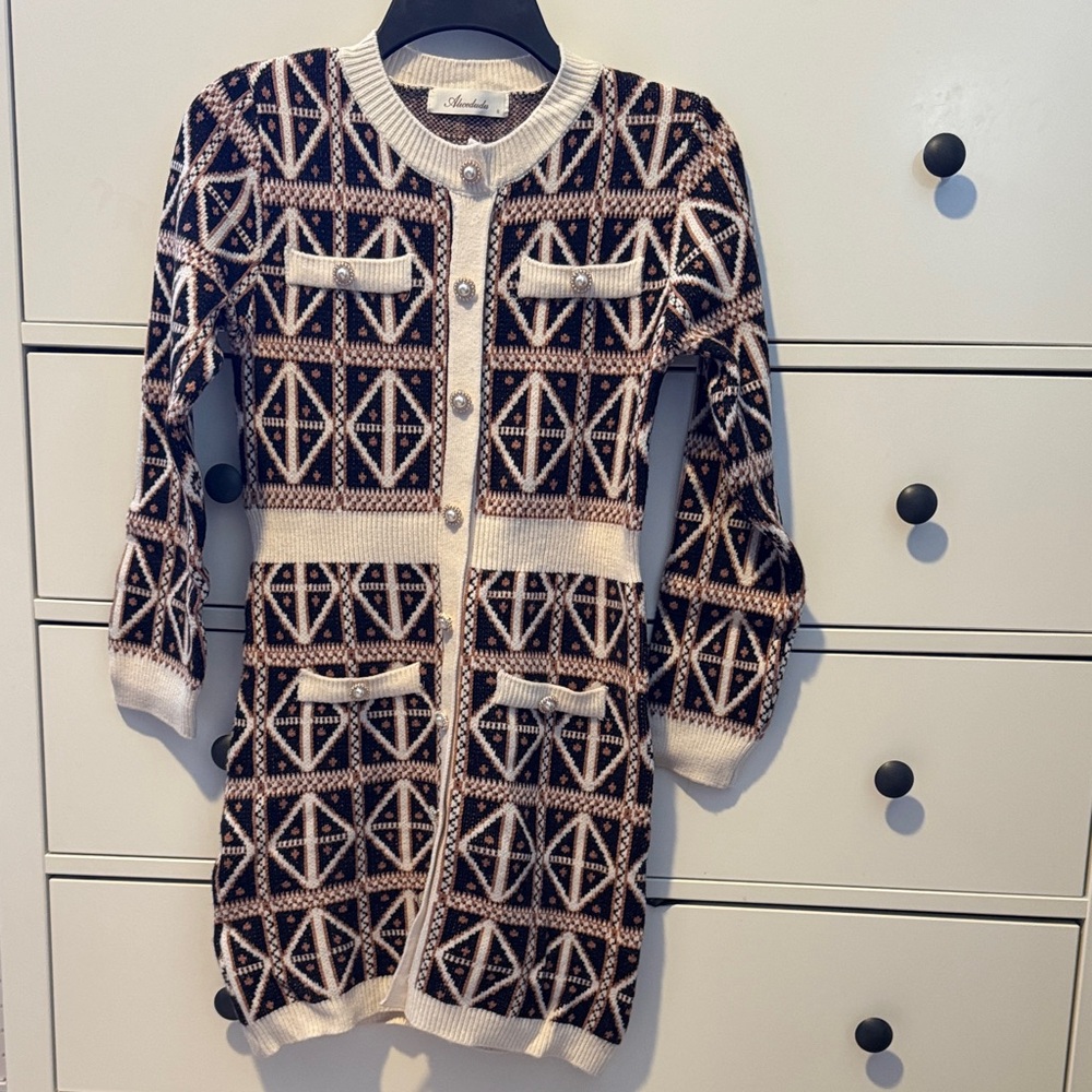 🌿3 for $25!! Bundle and Save🌿
Geometric Patterned Cardigan